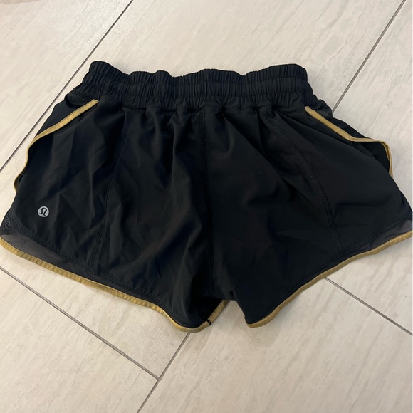 Lululemon running shorts size 6 - Picture 2 of 4
